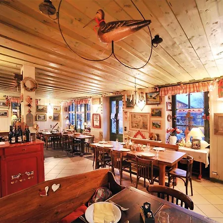 Hotel Chalets Et De Charme La Cremerie Du Glacier 2*